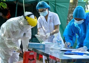 Bộ Y tế: Các đơn vị, địa phương báo cáo tình hình nhân viên y tế xin thôi việc, bỏ việc